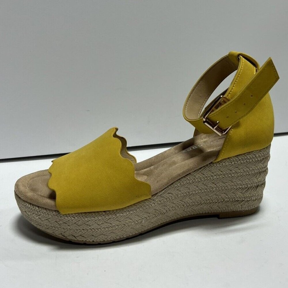 Chinese Laundry Womens Daylight Wedge Sandals Yellow Size 6.5 M